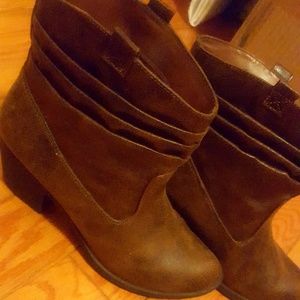 *SOLD**Brown healed booties !!
